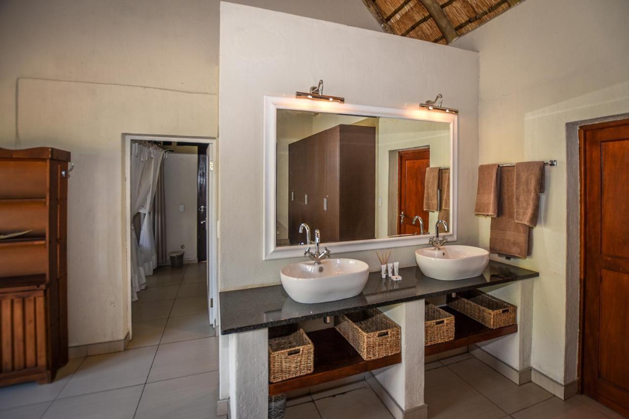 Leopard'S Lair Bush Lodge Hoedspruit Exterior photo