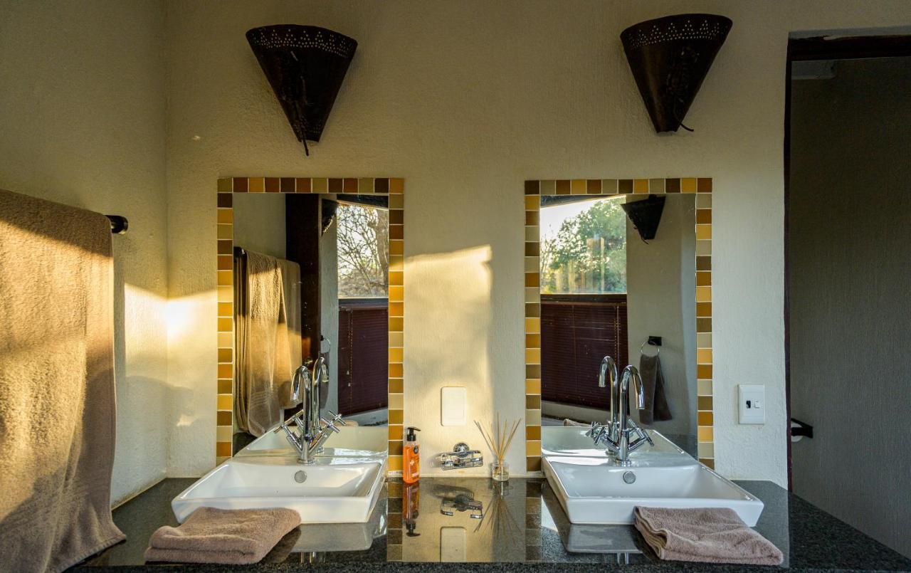 Leopard'S Lair Bush Lodge Hoedspruit Exterior photo